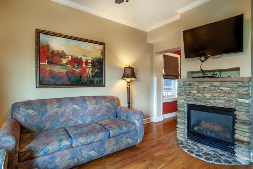 Forge Haven Condo -Fireplace & Community Amenities in Pigeon Forge, USA
