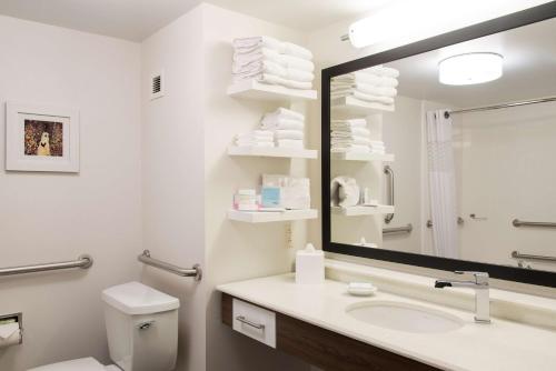 Hampton Inn Seymour - image 6