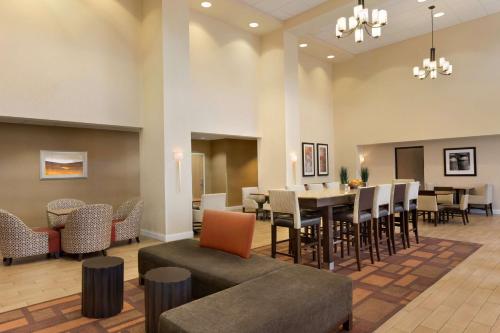 Hampton Inn & Suites Largo - image 10