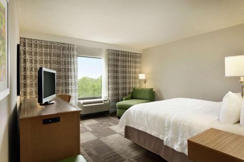 Hampton Inn & Suites Largo - image 4