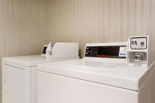 Hampton Inn & Suites Largo - image 11