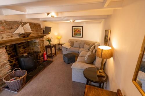 Rambler Cottage, a delightful cottage, Hope Cove, South Devon a stones throw from the beach