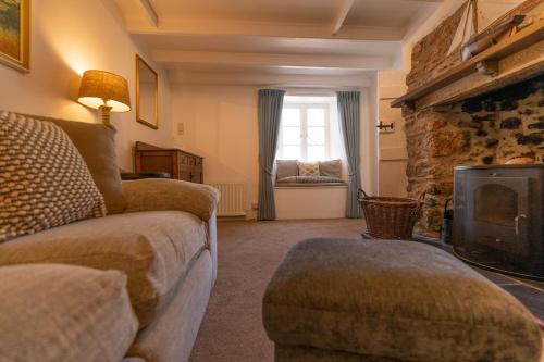 Rambler Cottage, a delightful cottage, Hope Cove, South Devon a stones throw from the beach