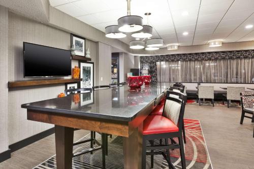 餐飲選擇, Hampton Inn Columbus/Delaware I-71 North in 森伯里