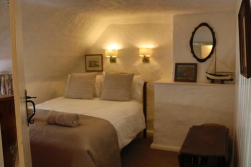 Rambler Cottage, a delightful cottage, Hope Cove, South Devon a stones throw from the beach