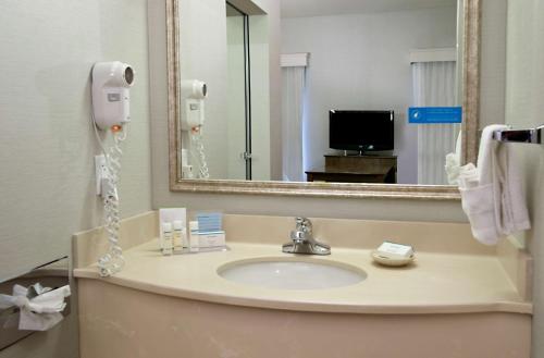 Hampton Inn & Suites Columbus Hilliard - image 10