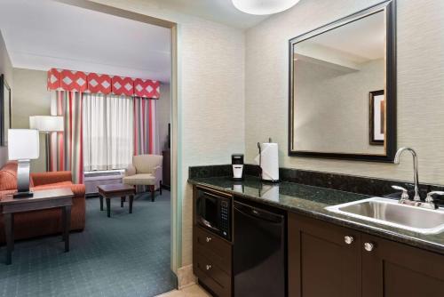 Hampton Inn & Suites Columbus Polaris - image 8