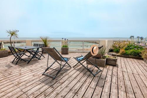Rõdu/terrass, Hotel de charme & SPA Villa Cosare sur la promenade bord de plage 20m de la mer in La Bernerie-En-Retz