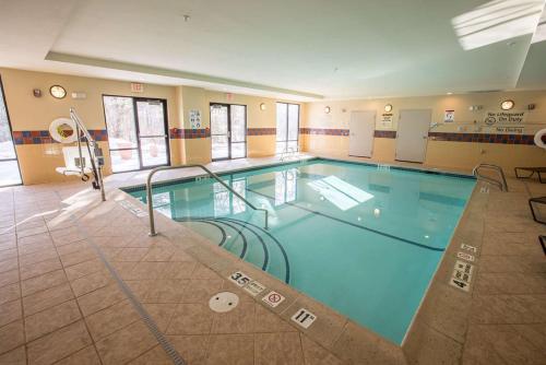 Hampton Inn & Suites Tilton - image 6