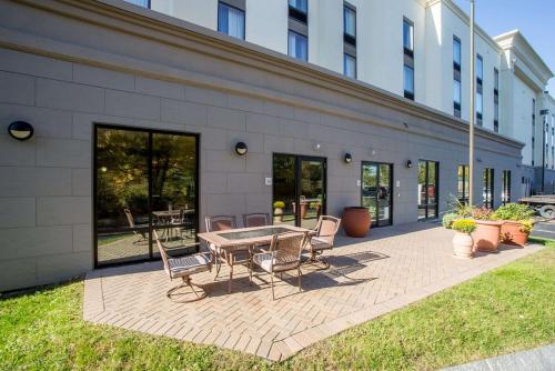 Hampton Inn & Suites Tilton - image 7