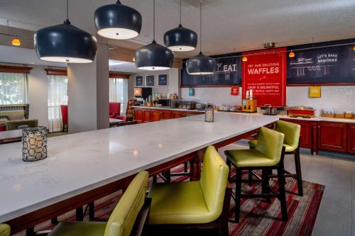 Hampton Inn Charleston Downtown - image 9
