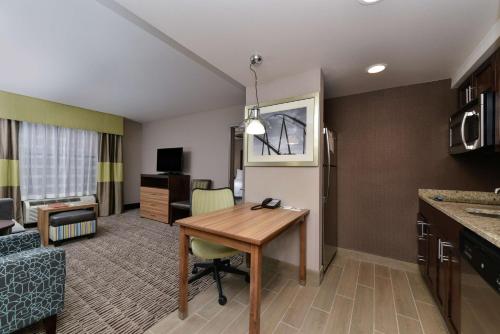1 king bed, 1 sofa bed
