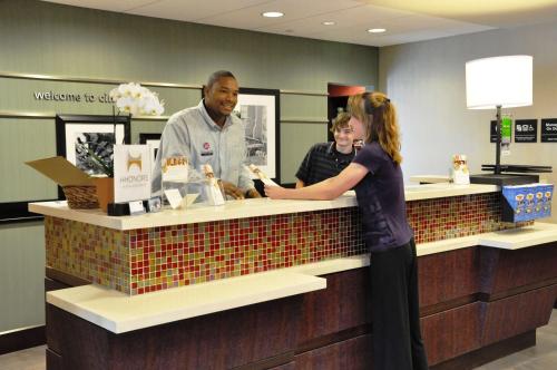 Hampton Inn & Suites Cincinnati / Uptown - University Area