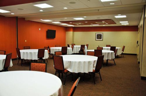 Hampton Inn & Suites Cincinnati / Uptown - University Area