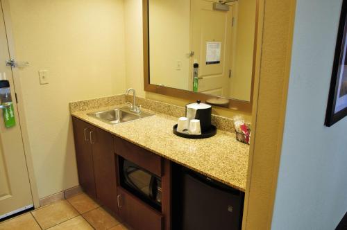 Hampton Inn & Suites Cincinnati / Uptown - University Area