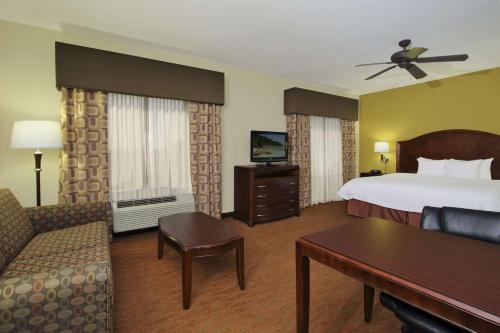 1 king bed, 1 sofa bed