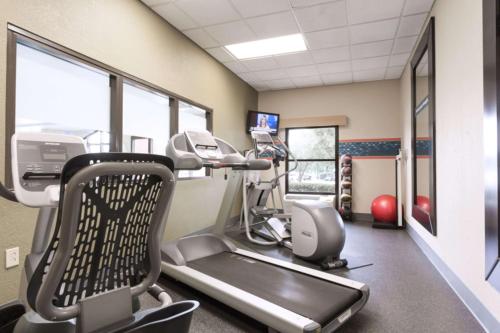 Hampton Inn & Suites Dallas DFW Airport North Grapevine - image 7