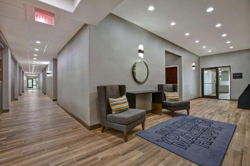 Lobby, Hampton Inn and Suites Dallas DeSoto in Desoto