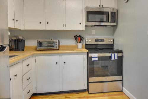 Dog-Friendly Fitchburg Vacation Rental, Hike and Ski in ฟิชท์เบริก (MA)