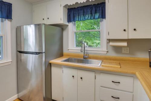 Dog-Friendly Fitchburg Vacation Rental, Hike and Ski in ฟิชท์เบริก (MA)