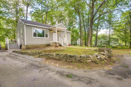 Dog-Friendly Fitchburg Vacation Rental, Hike and Ski in ฟิชท์เบริก (MA)