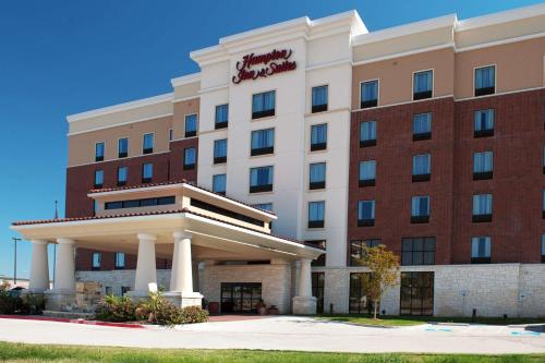 Hampton Inn and Suites Dallas/Lewisville-Vista Ridge Mall