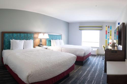 2 queen beds