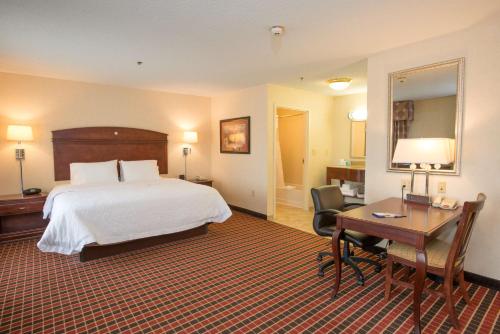 Hampton Inn & Suites Dayton-Airport - image 6