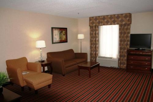 Hampton Inn & Suites Dayton-Airport - image 11