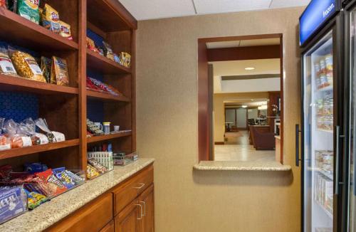 Hampton Inn Dubuque - image 11