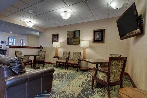 Hampton Inn & Suites Denver Littleton - image 11