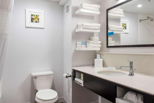 Hampton Inn Douglas - image 9