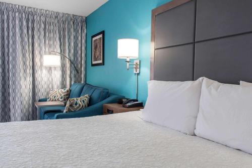Hampton Inn Douglas - image 12