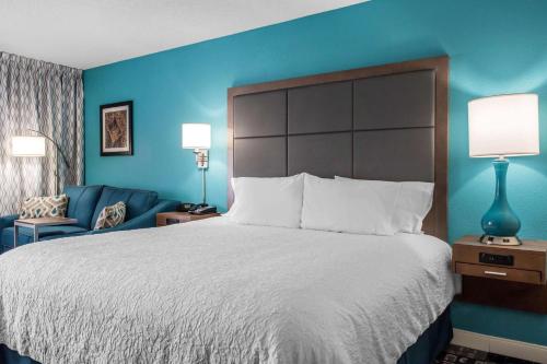 Hampton Inn Douglas - image 11