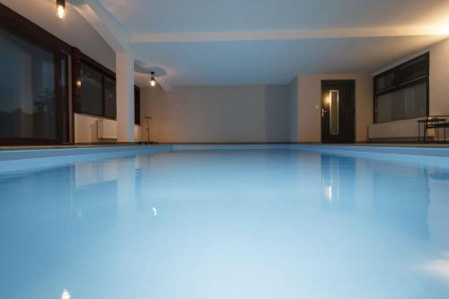 R&J's Home R&J's Home