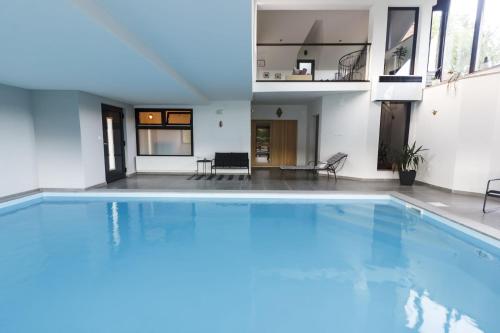 R&J's Home R&J's Home