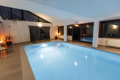 R&J's Home R&J's Home