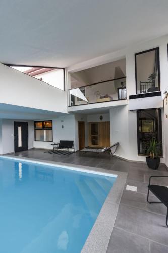 R&J's Home R&J's Home