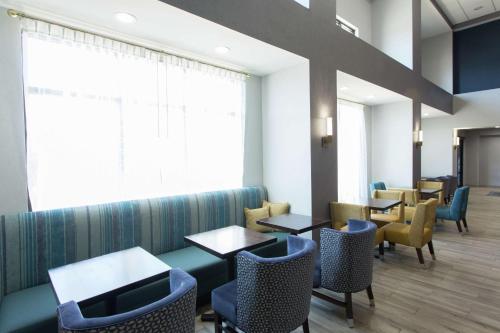 Hampton Inn & Suites Ankeny - image 12