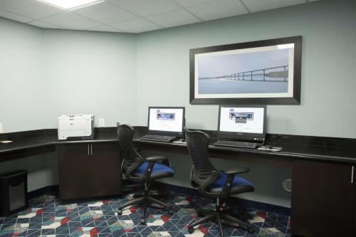 Hampton Inn & Suites Ankeny - image 10