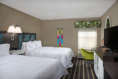2 queen beds