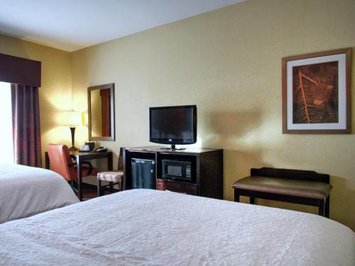 Hampton Inn & Suites Elk City