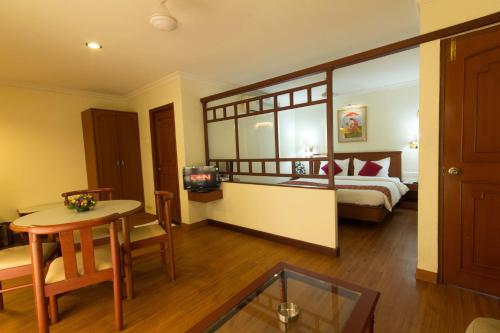 บริการและสิ่งอำนวยความสะดวก, โรงแรมอิสวายา (Hotel Aiswarya) in โกชิ