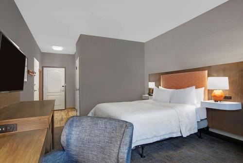Hampton Inn Keokuk - image 9
