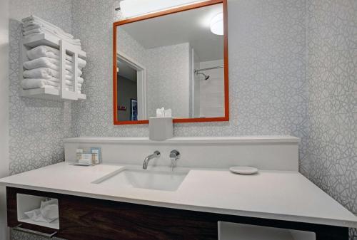 Hampton Inn Keokuk - image 6