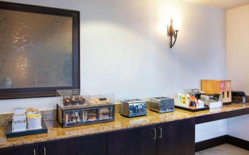 Hampton Inn Erie-South I-90/I-79 - image 13