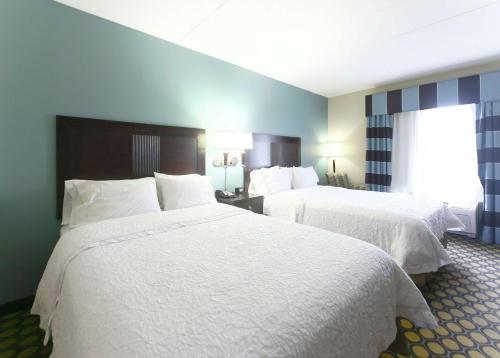 Hampton Inn North Brunswick - image 12