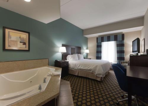 Hampton Inn North Brunswick - image 6
