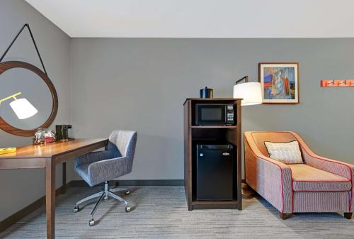 Hampton Inn Farmington - image 11