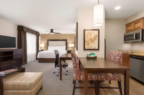 Homewood Suites by Hilton Fargo - image 14
